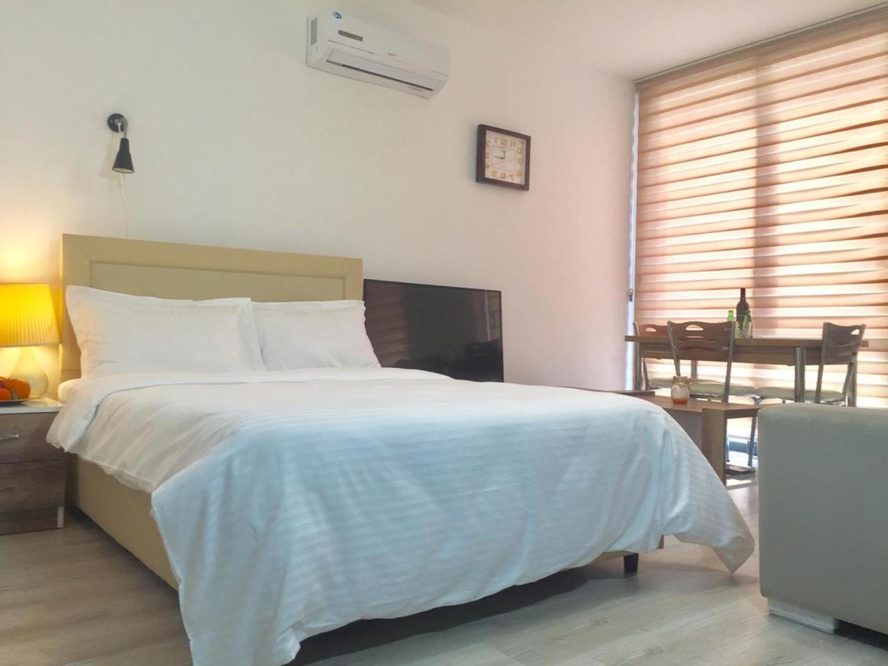 Uptown Holiday App & Pool Daily Rental Contactless Check In & Check Out Фамагуста Номер фото